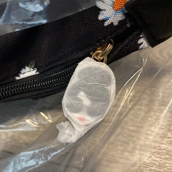 Alice + Olivia duffel bag daisy print - Picture 6 of 7